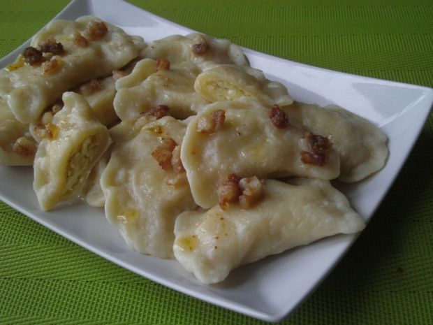 Pierogi ruskie okraszone boczkiem