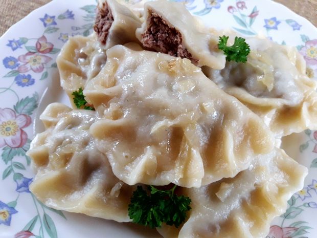 Pierogi z mięsem i świeżymi podgrzybkami