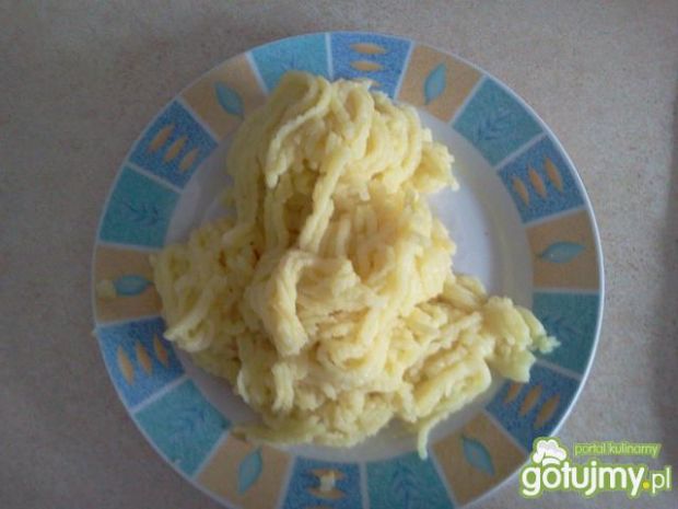 Pierogi z ziemniakami i serem żółtym