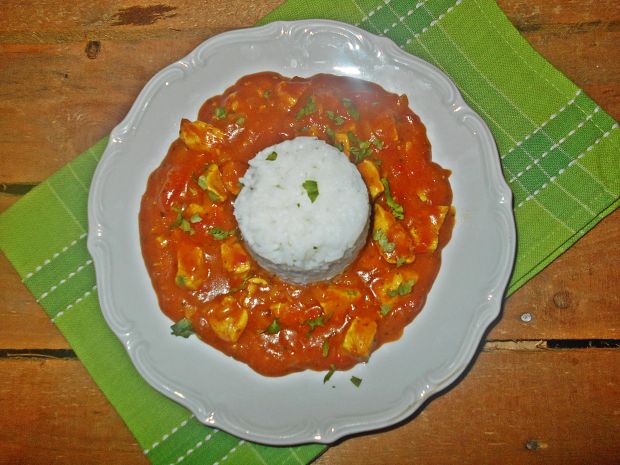 Pierś z kurczaka w pomidorowym sosie curry