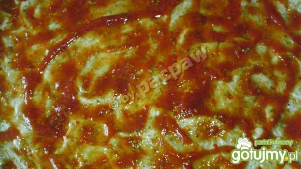 Piniowa pizza Vesuvio