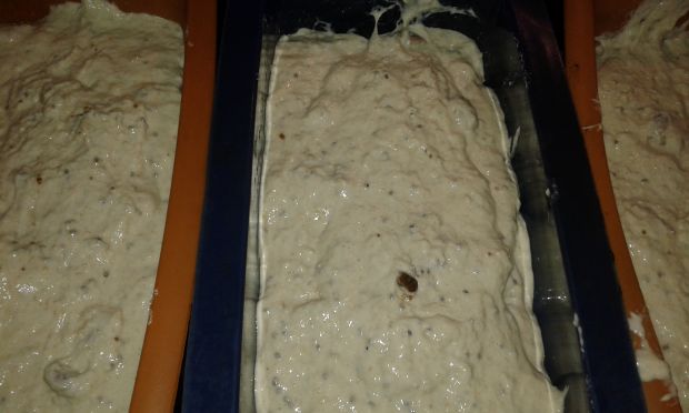 Pistacjowo - figowy chlebek na mące chlebowej