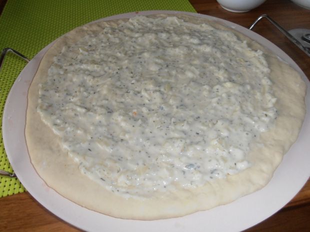 Pizza czosnkowo-pieczarkowa