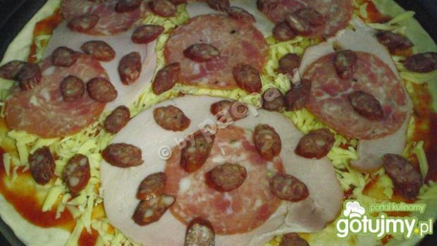 Pizza dla wędlinożercy