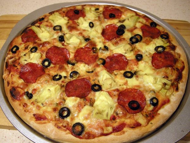 Pizza orkiszowa z karczochami