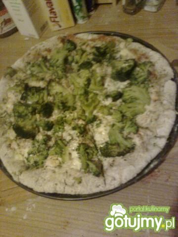 Pizza pełnoziarnista broccoli
