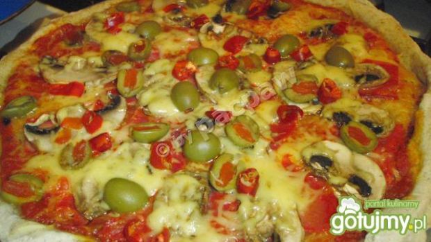 Pizza pełnoziarnista z chorizo
