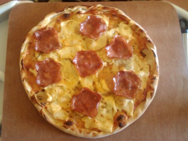 Pizza z dwoma serami i zywiecką na kamieniu
