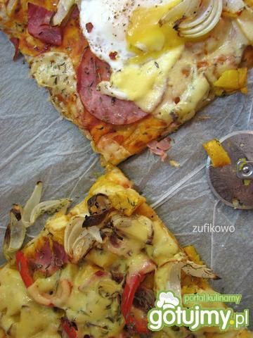 Pizza z dynią i jajkiem sadzonym