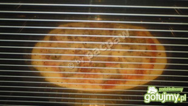Pizza z grillowaną dziczyzną