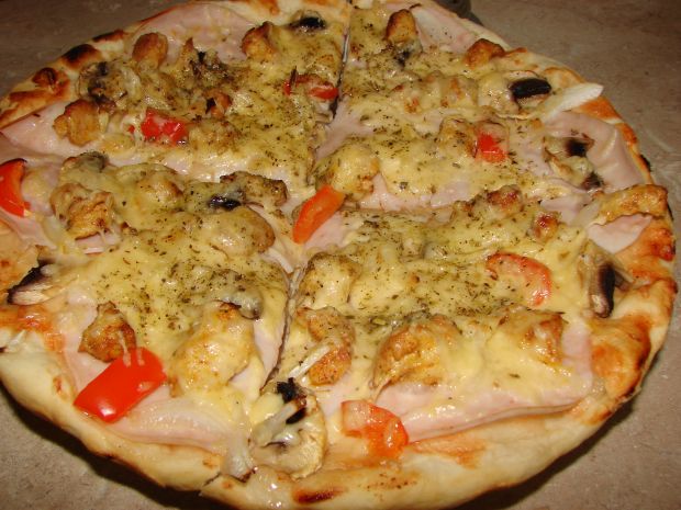 Pizza z kurczakiem i papryką
