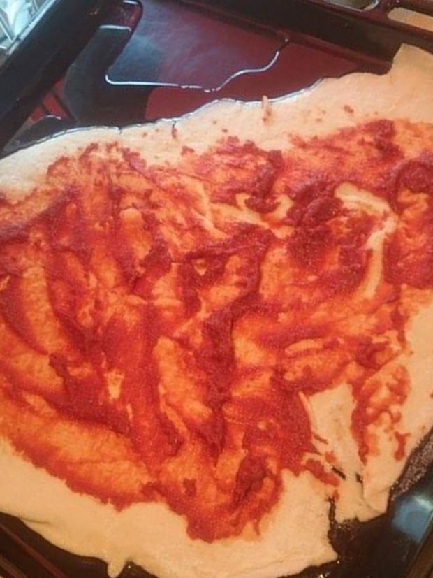 pizza z pierczarkami i serem