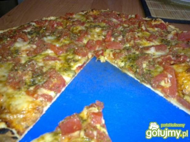 Pizza z pomidorem