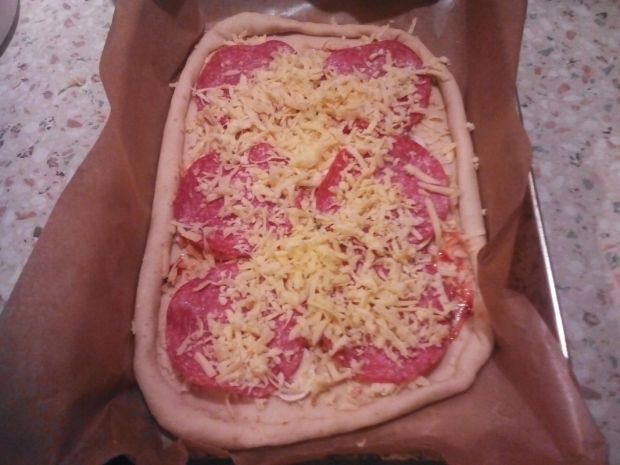 Pizza z salami Macieja