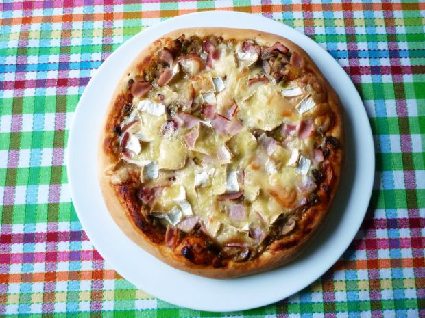 Pizza z serem pleśniowym