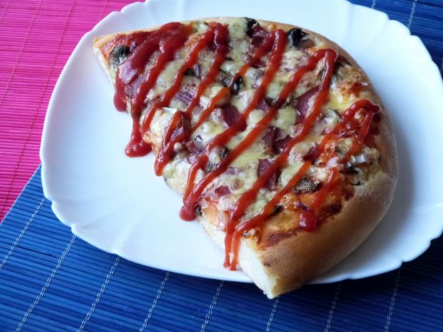 Pizza z suszoną cebulą