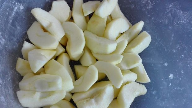 Placek jabłkowo-budyniowy z lodami