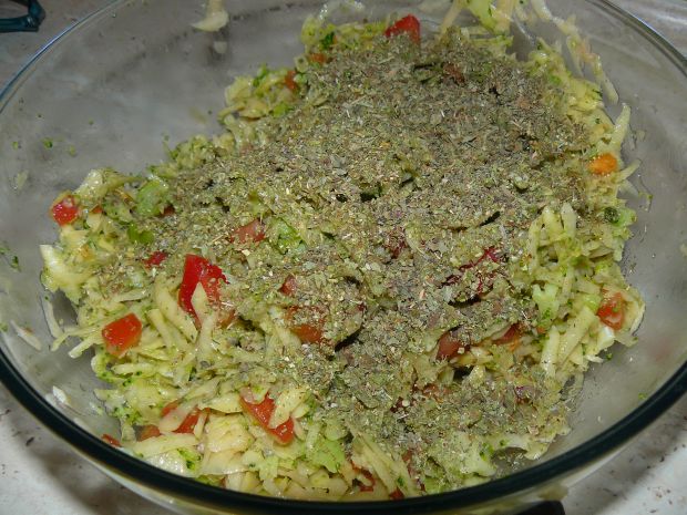 Placek ziemniaczany z brokułami i serem pleśniowym