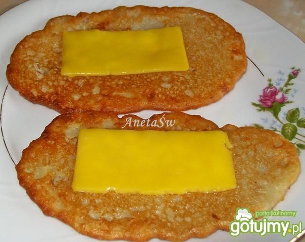 Placki ziemniaczane z serem i szynką