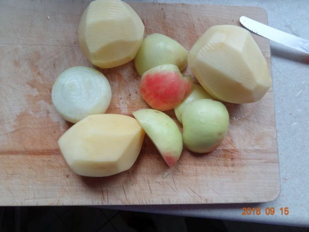 Placki ziemniaczano-jabłkowe z sosem grzybowym