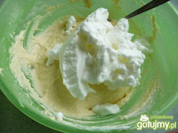 Placuszki jogurtowe z salsą truskawkową