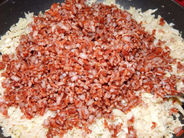 Placuszki z kalafiora i czerwonego ryżu