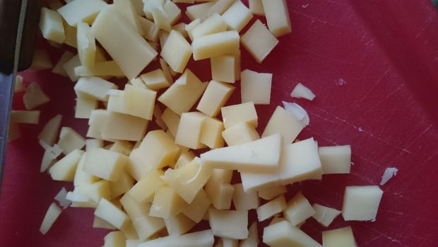 Placuszki z płatków jaglanych z żółtym serem