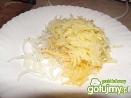 Placuszki ziemniaczane z serem i cebulką