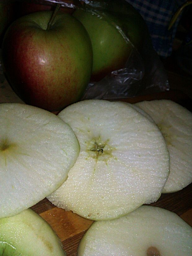 Plasterki jabłka smażone w cieście