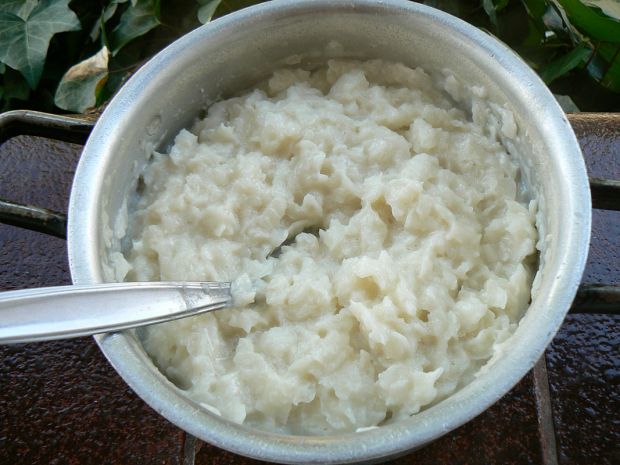 Płatki ryżowe ze śliwką na mleku migdałowym