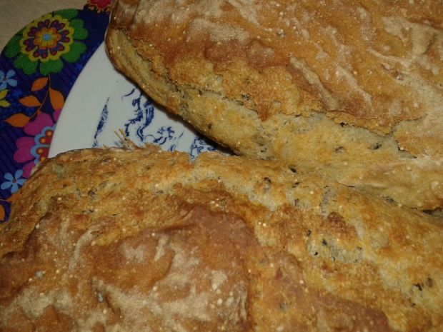 Podwójnie sezamowy chlebek na maślance i drożdżach