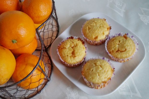 Pomarańczowe muffinki z białą czekoladą 