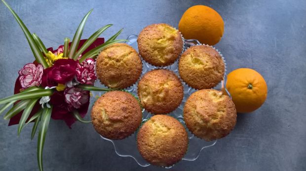 Pomarańczowe muffinki z kaszą manną 
