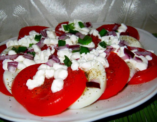 Pomidorowa sałatka z twarożkiem