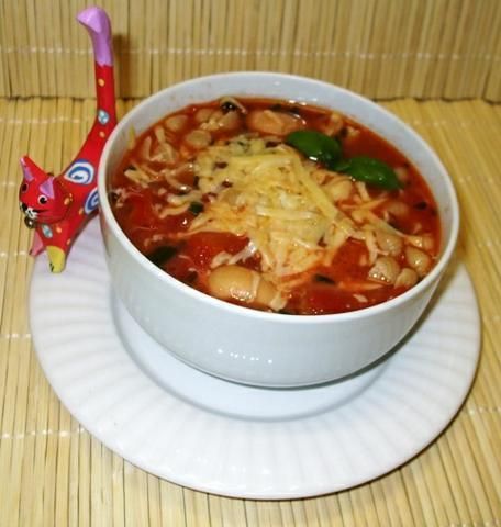 Pomidorowa zupa włoska z muszelkami
