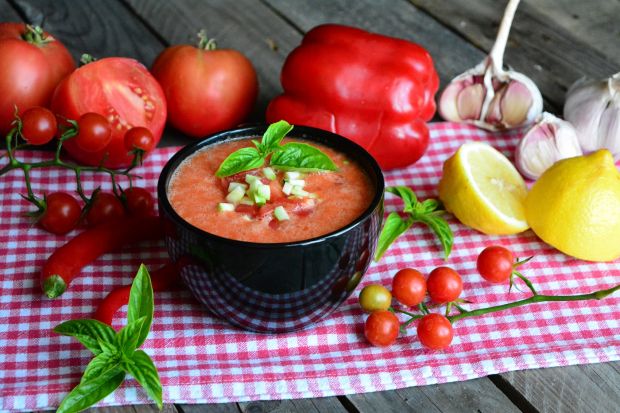 Pomidorowo – paprykowy chłodnik z nutką ostrości