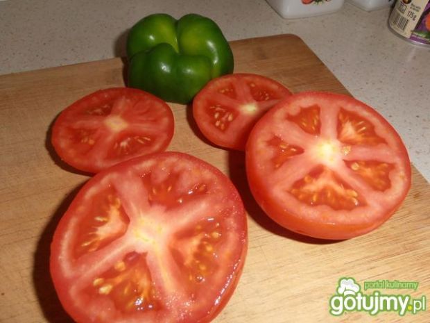 Pomidory  faszerowane kuskusem i papryką