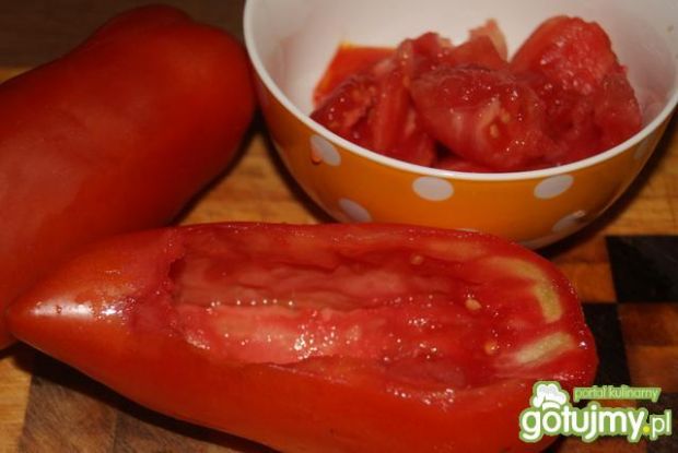 Pomidory faszerowane orzo i mięsem 