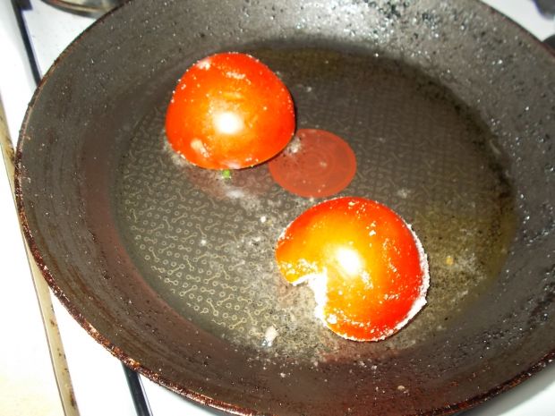 Pomidory faszerowane papryką