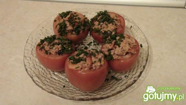 Pomidory faszerowane tuńczykiem .