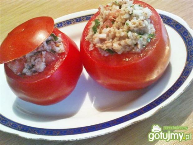 Pomidory faszerowane tuńczykiem i ryżem