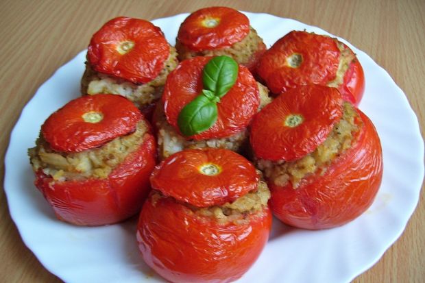 Pomidory nadziewane ryżem z kapustą