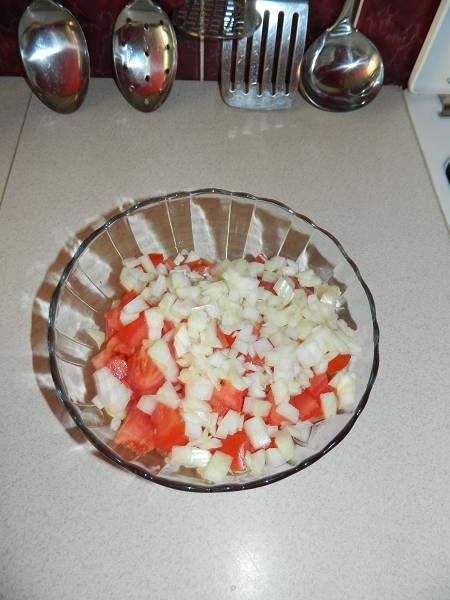 Pomidory z cebulą i ze śmietaną