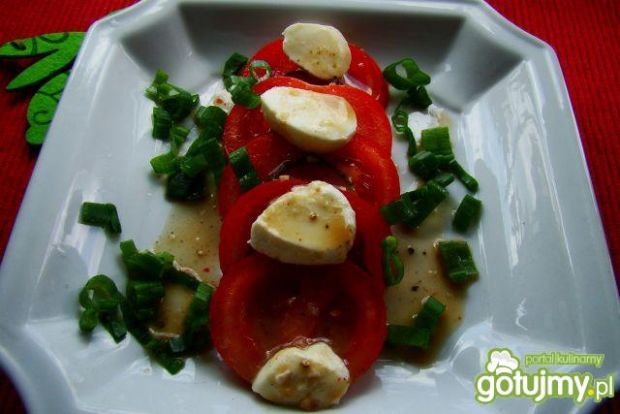 Pomidory z mozzarellą i sosem francuskim