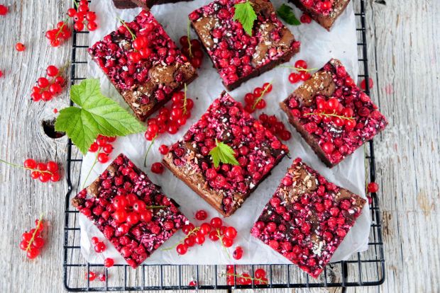 Porzeczkowe brownie z kokosową nutą