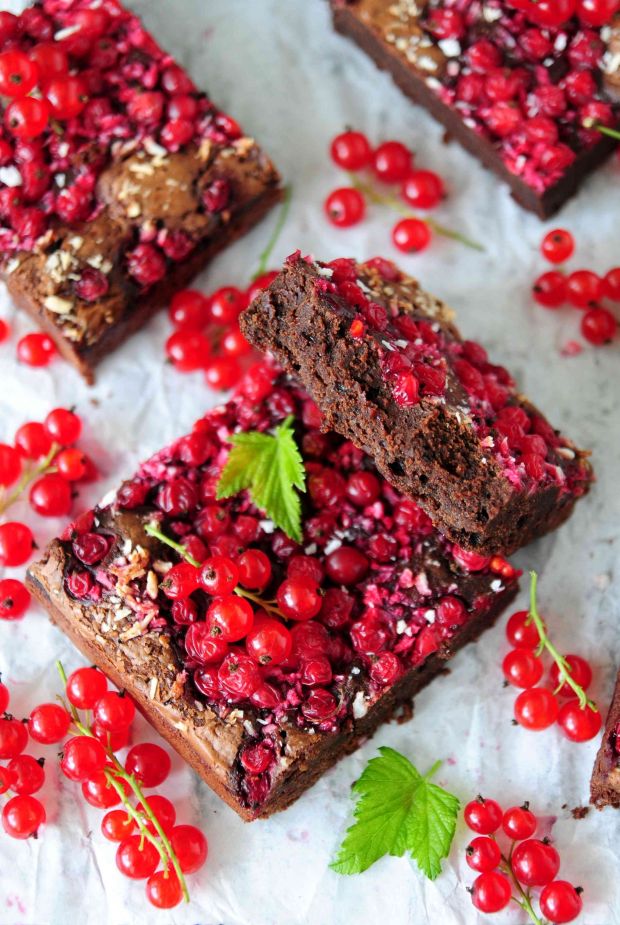 Porzeczkowe brownie z kokosową nutą