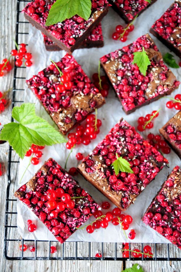 Porzeczkowe brownie z kokosową nutą