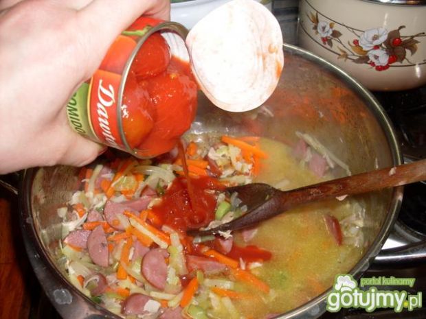 Potrawka warzywna ze smażoną kiełbasą