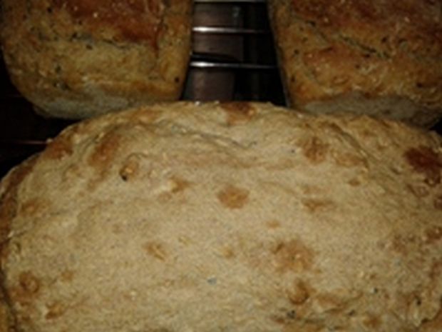 Potrójnie sezamowy chlebek na mące pełnoziarnistej