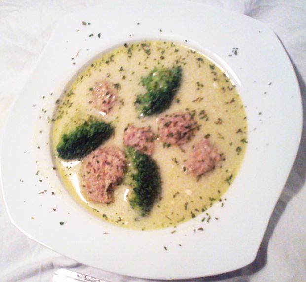 Pożywna zupa brokułowa